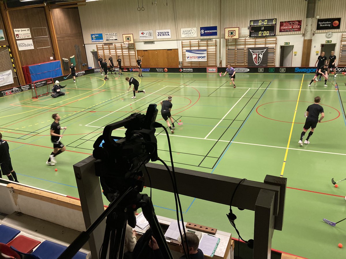 Klart för livesändning från Alléhallen. Derby mellan <a href="/varaibk/">Vara IBK</a> och <a href="/SkaraIBK/">Skara IBK</a> 
skaraborgslanstidning.se/2022-02-14/liv…