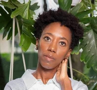 SlayNationSA's tweet photo. Meet Thokozile Mangwiro, the founder of @nilotiqa, one of SA's most recognised beauty brands.

She left her corporate IT job, after undertaking extensive research to find a solution that would be healthy for black women's hair, to launch Nilotiqa.

#SlayNationSA #ReachHigher https://t.co/JaAP9i3s6N