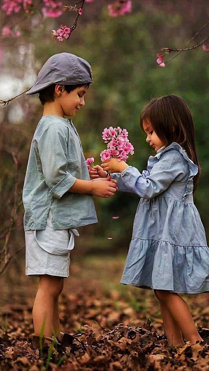 للأنقـياء الذين يملؤون...حقول الحياة سنابل من ذهب ... ويشعلون قناديل البهجة في نفوسنا ... ويزرعون الأمل في طريقنا ...  دمتم للمكان والزمان أنساً وضياء ... ودمتم بفـرح لا ينطفي.