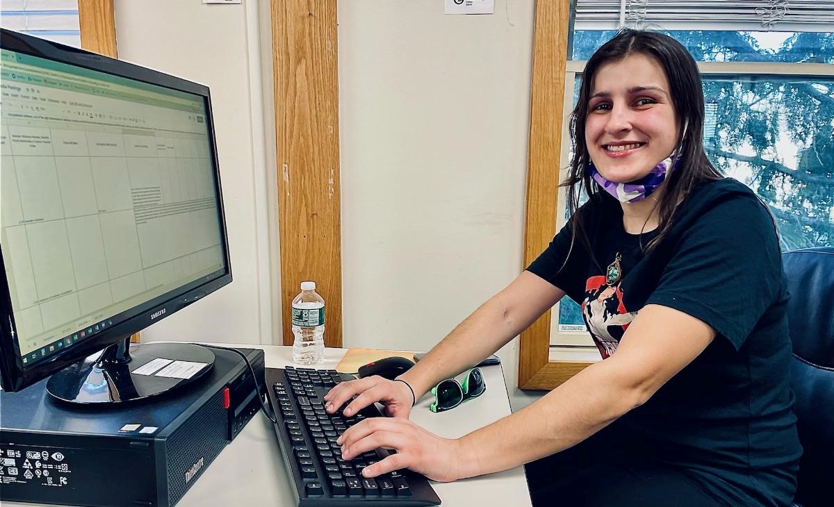 GenesisClub's tweet photo. Occupational wellness, involves activities that provide meaning through employment. Carolyn's job at UMass Chan Medical Center gives her a sense of accomplishment, stability & purpose. #Clubhouseworks #dimensionsofwellness #GenesisClubworcester https://t.co/82vHL9TCgD