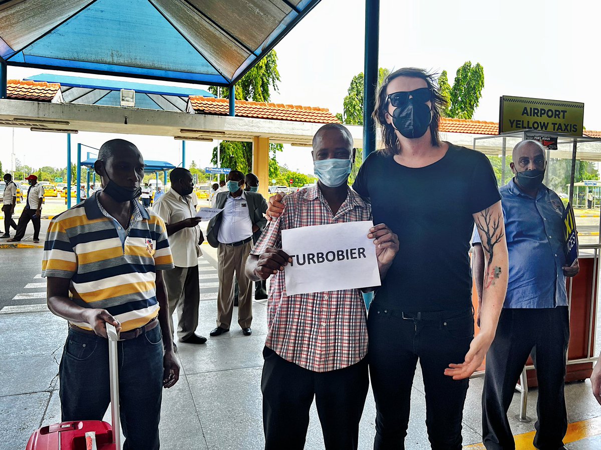 Gelandet. Seas Kenia. Danke EAV für
die Einladung. Thomas, gemmas an. 🇰🇪🎸

P.S.: Frau Ministerin #Schramboeck, ich schick beizeiten noch die Koordinaten zur geographischen Weiterbildung. #afrika