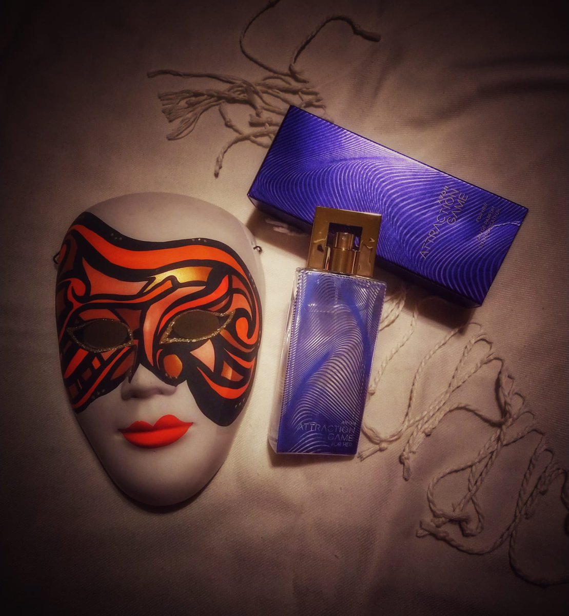 Gabbella_'s tweet photo. Fii senzuală cu noul parfum Attraction Game de la Avon : un nou articol pe blog:
https://t.co/zBxnoujK4p
 #BUZZAttractionGame  #BUZZAvon
@TheBUZZStore @AvonSpace https://t.co/ubROGLgAf5