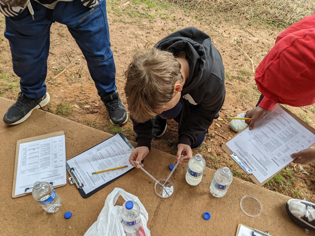 STEMismyJAM's tweet photo. More chemical reactions today! These were rather messy, so we had to go outside for a while. #ScienceRocks @cfesmustangs #stemgeorgia https://t.co/1gCBOE0daV