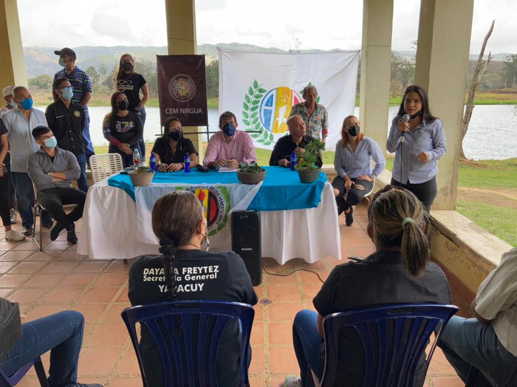 organizacionAD's tweet photo. #16Feb Nuestra Dirigencia Nac, representada en @prospericarlos, @EvelynPintoD, @francolustay y @davidrarguello, reunidos con el @adyaracuyces liderado por @dayanafrey.
Los ADecos, desde cada rincón del país, nos seguimos organizando para mantener viva la antorcha de la libertad🇻🇪 https://t.co/mgdIrAMgSV