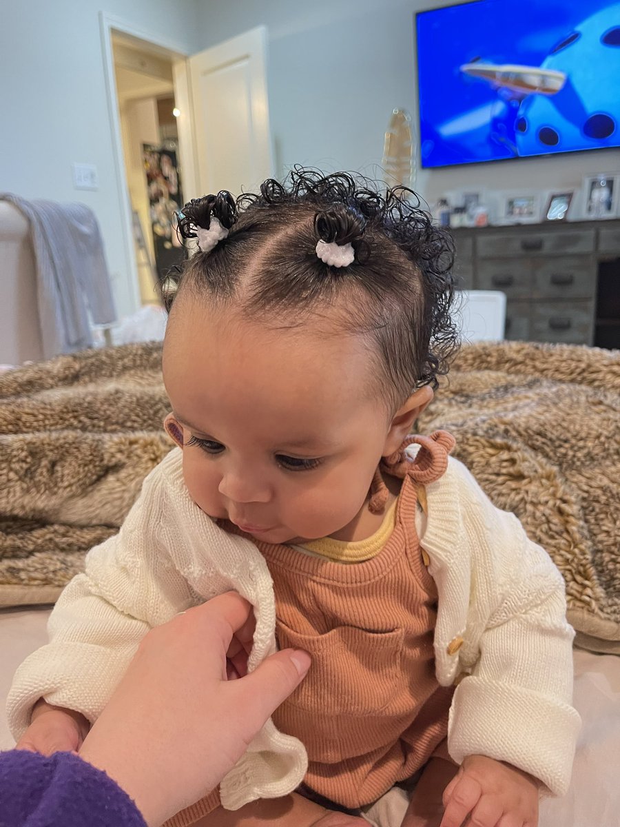 baileymbeard's tweet photo. very proud mom moment bc i’m not even good at doing my own hair lol. she looks so grown 🥺🥲 https://t.co/eOC2hU9ijy
