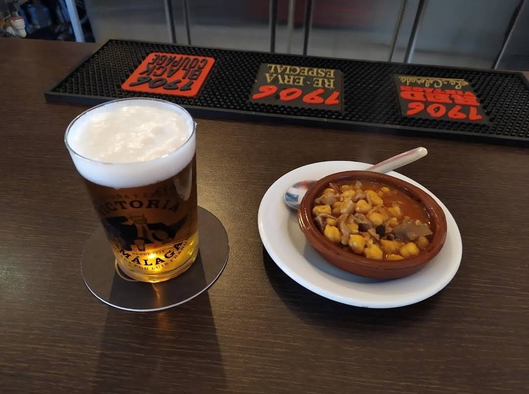 Rincontele's tweet photo. En #rincondelavictoria tenemos la suerte de tener muchos lugares donde disfrutar de un buen aperitivo. 🍲🍷

¿Creéis que sería una buena opción tener un programa de gastronomía local? 🍽️

Déjanos tu opinión!!👇

#Gastronomia 
#rincontv
#turismorincon https://t.co/SYQIfjAYuV