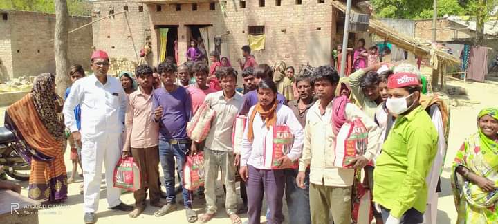 yadavajm's tweet photo. @Santosh35963600 @yadavakhilesh @dimpleyadav @proframgopalya1 @manishjagan @NareshUttamSP @abuasimazmi @MPDharmendraYdv @UDhakre @juhiesingh @DrRajpalKashyap @MediaCellSP @samajwadiparty @rajendrabyadav माननीय @yadavakhileshजी ने उसी का टिकट आश्वासन देकर काटा है जिसने जब लाकडाउन में खाने के लाले पडे़ थे मुंगराबादशाहपुर की जनता को राशनों से पाटा है।15साल से महाराष्ट्र उपाध्यक्ष उपाध्यक्ष हैं यदुवंशी संस्थाओं के संरक्षक,गरीबों के शुभचिंतक हैं।महाराष्ट्र उत्तर प्रदेश में काम विशेष https://t.co/vzStSbD3Px