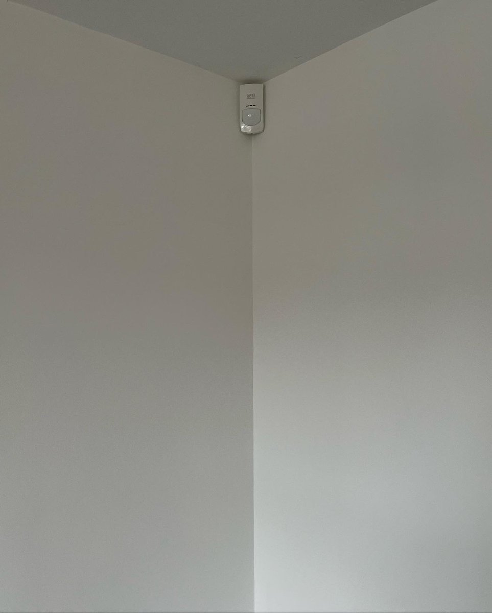 dpsigroupltd's tweet photo. 🟧⬛️ DPSI Group protecting this home in Ashton🔥
 
Fitted the new black Bellbox lid looking tidy on this beautiful house!

Orisec alarm system with app connectivity, to operate from anywhere in the world 🌎

💥For a free quote get in touch today ⬇️
     
 #Orisecltd #dpsigroupltd https://t.co/tQVyDBjnkr