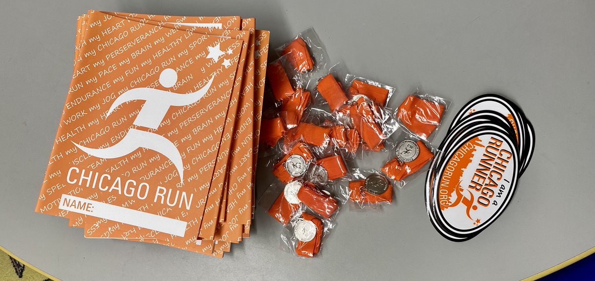 DeyseGarcia5's tweet photo. Thank you @Chicago_Run for coming in and exercising with us and for the wonderful prizes-incentives you gave our school. Perfect for wellness Wednesday! 💪🏻💙🐯💛
#EmersonD100 #bsd100inspira #bsd100inspires https://t.co/HM0rSVkrqF