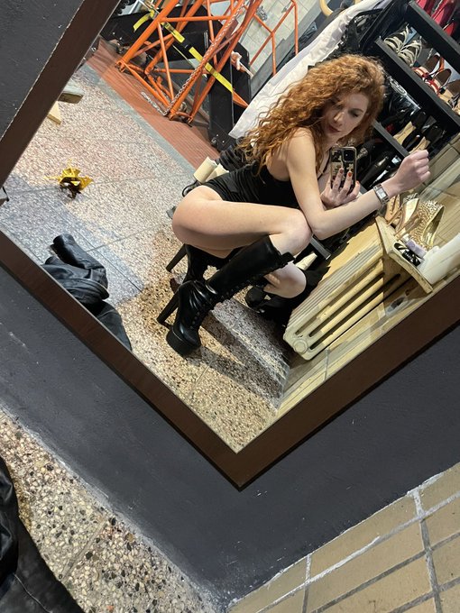 #SelfieTime  See me at https://t.co/kueY34L4dn ☝️😝  #bdsm #feetdomme #bdsmboy #alphamale #bdsmqueen #bootslave<a href="/tag/selfietime"class="tags">#SelfieTime</a><a href="/tag/bdsm"class="tags"><span>#bdsm</span></a><a href="/tag/bootslave"class="tags"><span>#bootslave</span></a><a href="/tag/leatherfetish"class="tags"><span>#leatherfetish</span></a><a href="/tag/alphamale"class="tags"><span>#alphamale</span></a><a href="/tag/footslavetraining"class="tags"><span>#footslavetraining</span></a>