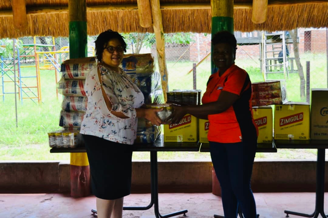 PMurambinda's tweet photo. Handing over grocery items to Chiedza Child Care Centre in Ardbennie on behalf Harare Dawn Rotary Club. #rotaryinternational #rotaryprojects #servetochangetheworld https://t.co/CLdPisJIJv