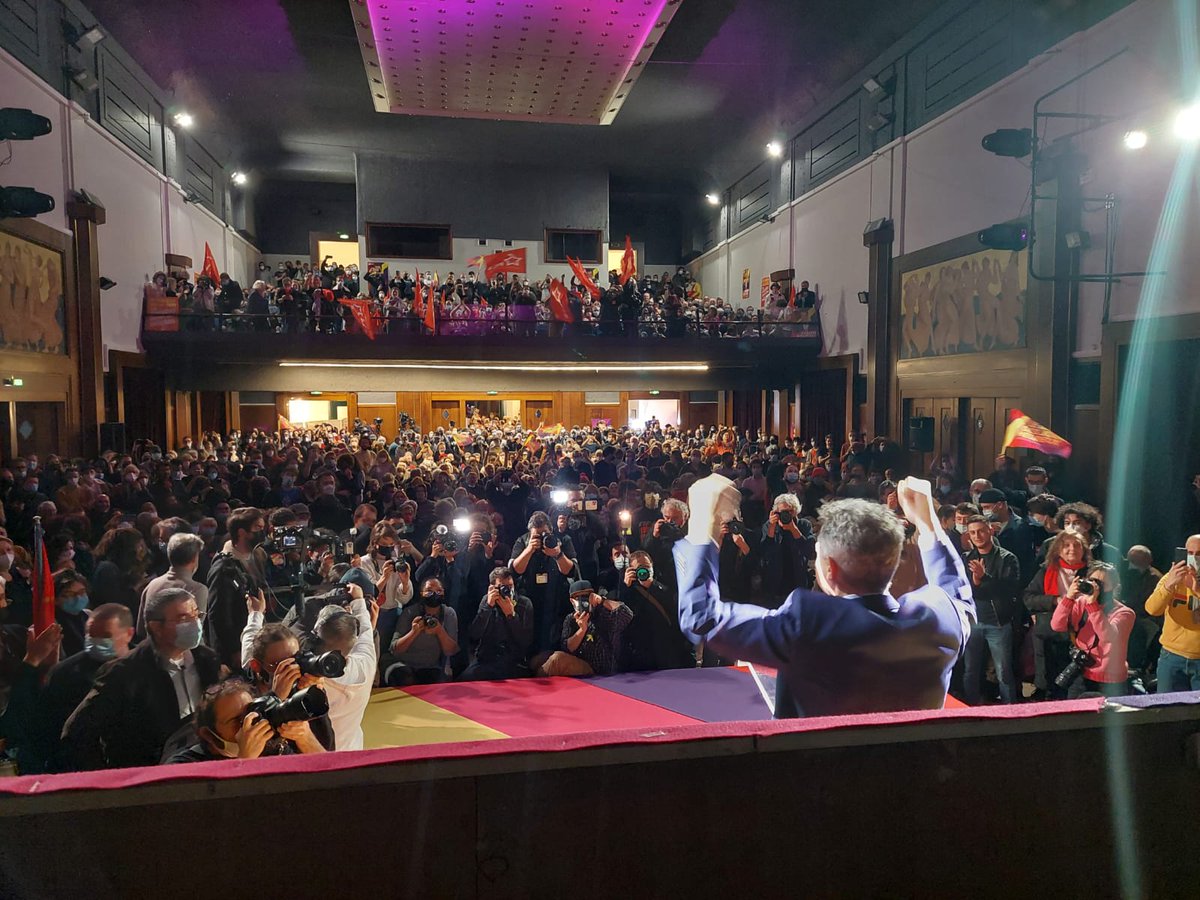 Fabien_Roussel's tweet photo. Nous sommes si nombreux à Montreuil ce soir, ça déborde !

Merci à @PatriceBessac pour son accueil.

Bravo à cette jeunesse de Seine-Saint-Denis qui ne se résigne jamais. 

La France des Jours heureux, nous la construirons ensemble !
#RousselMontreuil https://t.co/w7pAtfi8n4