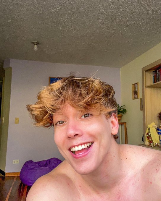 Como no es desnudo no le dan like. https://t.co/M2eeAuB1sk