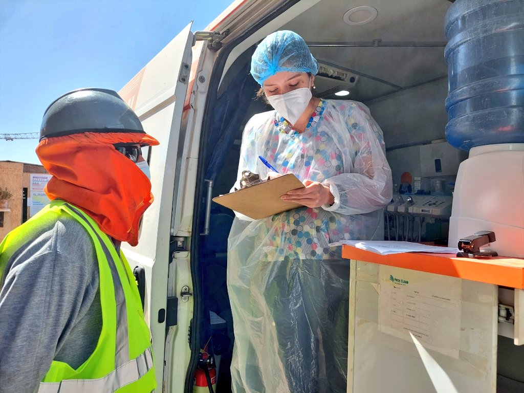 CChC_Tarapaca's tweet photo. [PRENSA]
Más de 380 trabajadores de la construcción👷🏻‍♀️👷🏻‍♂️de #Tarapacá recibieron atenciones dentales en operativo en terreno realizado por la Corporación de Salud Laboral de la @CamaraCChC.

Lea la noticia publicada en @reporteroiqq en el siguiente link⬇️
https://t.co/3JepcNMEBt https://t.co/a25qKcDlkq