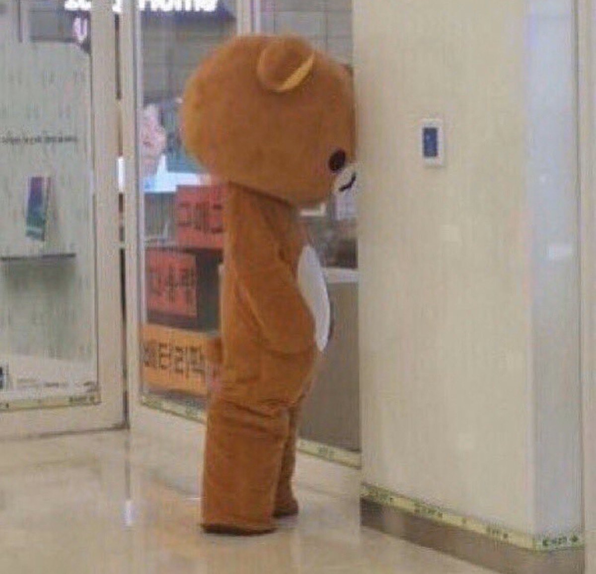 RetailJobMemes's tweet image. When a customer asks if there’s more stock in the back so you go to the back just to get your sanity back for a while like