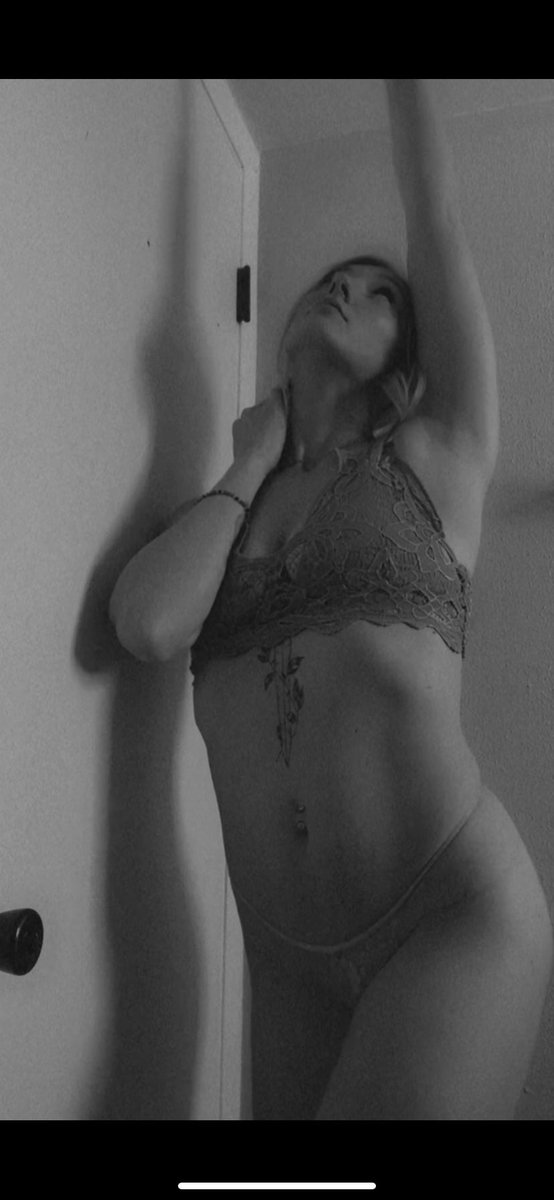 KittieCarKey's tweet photo. #paypiggy you may message me. $CarKey92 weak piggy send me your money https://t.co/rPLYOwSA4i