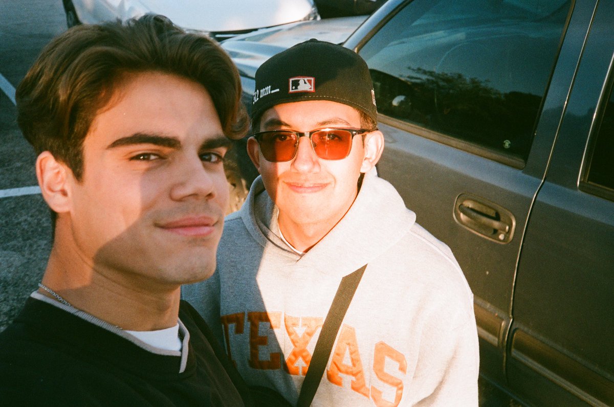 OmarJmoose's tweet photo. Blake Shoot Selfie😎 I was fitted too, what can I say🤷‍♂️ 🧡 https://t.co/5UahS0oV40