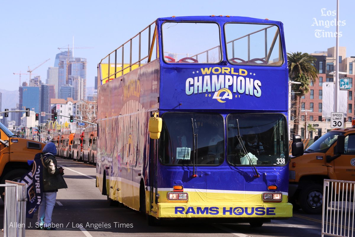 latimesphotos's tweet photo. Watch our live photo coverage as #Rams’ Super Bowl parade and celebration begins. Photos by @alschaben https://t.co/tSBHUwA21R https://t.co/sNYukOmegr