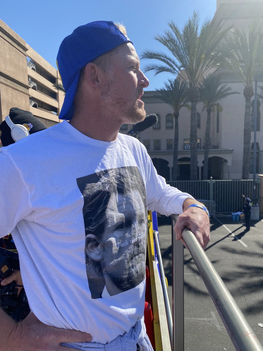 MySportsUpdate's tweet image. #Rams GM Les Snead showed up to today's Super Bowl parade wearing a 'F*** them picks' t-shirt. 

Legend.

(📸 @KaraHenderson)