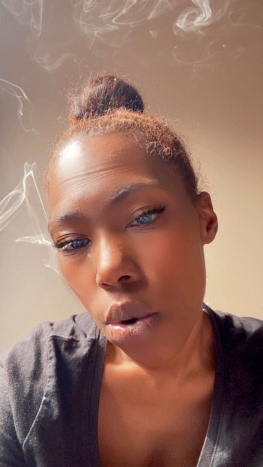 Lexi Diamond DiAli Rich LLC - 1 pic. Feeling silly 🙃 #stoners #Marijuana #Aroma #StonerFam #stonergirls https://t.co/dtLXghdAz6