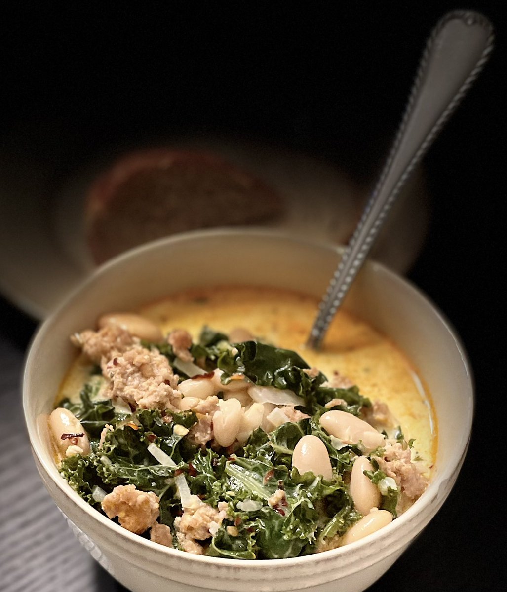 Tuscan Kale Soup with Country French Bread. #tuscan #tuscany #soup #zuppa #zuppatoscana #kale #italiansausage #shallots #cannellinibeans #countryfrench #frenchbread #comfortfood