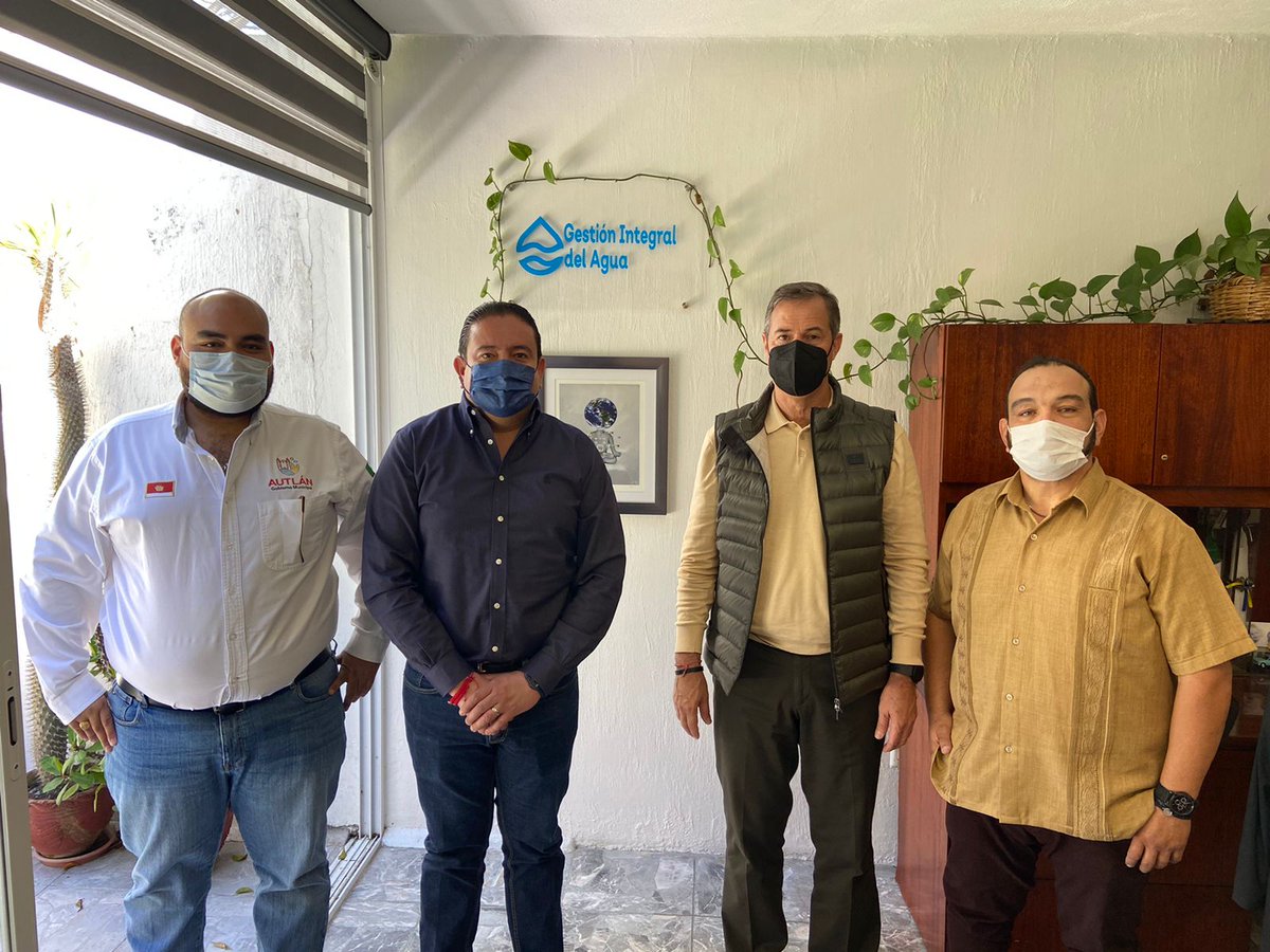 GustavoRoblesM's tweet photo. El día de hoy nos reunimos con Jorge Gastón González Alcerreca Secretario de Gestión Integral del Agua del Gobierno de Jalisco, fue muy benéfica, ya que gracias a los temas que tratamos se vienen grandes proyectos en materia del vital líquido para Autlán, #ClaroQueSi. https://t.co/M7rqbNp8JL