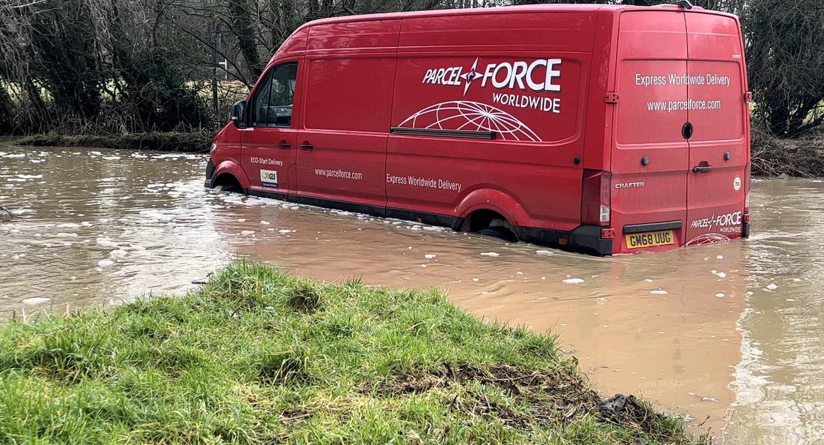 ben999responder's tweet photo. #Metoffice WIND WARNING ⚠️ in force for Friday 03:00 to 21:00 . #StormEunice may cause significant disruption due to extremely strong winds. Be #WeatherAware and keep safe https://t.co/WHf3r5cKma  Follow @metofficeEMids  for more information #weatheready https://t.co/TImQiFyDT3