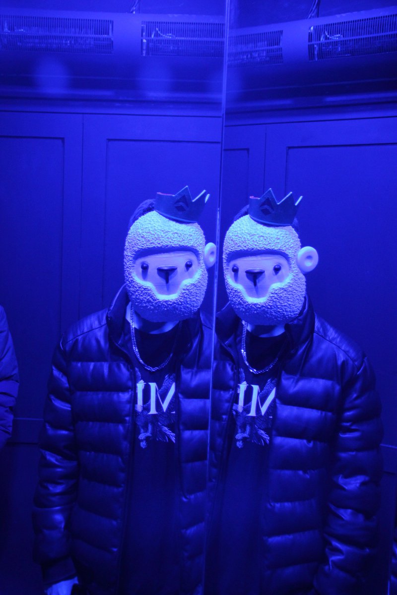 Cryptokobe24's tweet photo. The backstage of my Dape video! Check this out! @dapenft @farhalx https://t.co/qIbjc3gEwM