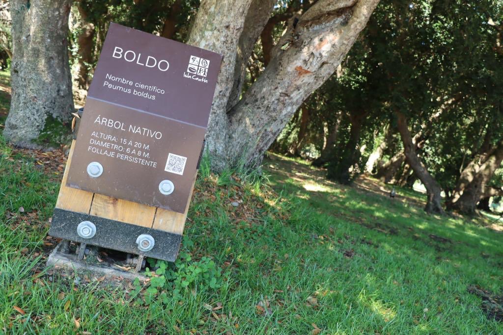 Minvu's tweet photo. Este miércoles el Ministro @FelipeWard junto a autoridades locales visitó el Parque #IslaCautín en #Temuco y entregó una gran noticia👇

A partir del 1 de marzo este Proyecto #LegadoBicentenario, de más de 27 hectáreas, abrirá sus puertas para recibir a miles de familias🤩👨‍👩‍👧‍👦🌿. https://t.co/SmcQvmTAut