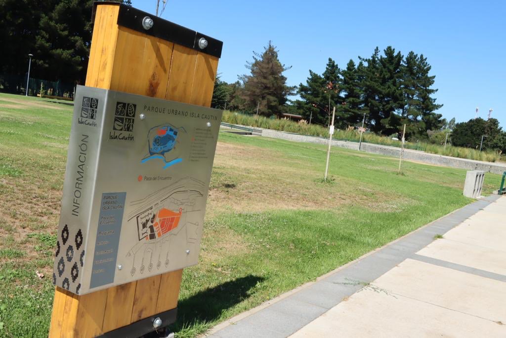 Minvu's tweet photo. Este miércoles el Ministro @FelipeWard junto a autoridades locales visitó el Parque #IslaCautín en #Temuco y entregó una gran noticia👇

A partir del 1 de marzo este Proyecto #LegadoBicentenario, de más de 27 hectáreas, abrirá sus puertas para recibir a miles de familias🤩👨‍👩‍👧‍👦🌿. https://t.co/SmcQvmTAut