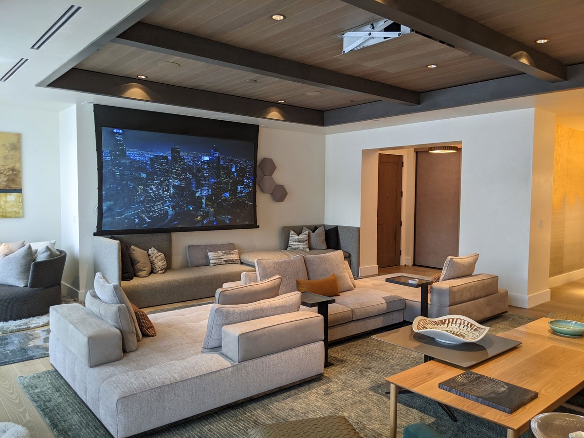 SIScreens's tweet photo. Getting a cinematic image in nearly any room of your home is easy nowadays. Especially with 'outside-the-theater' thinkers like @savdeinc, which used a motorized recessed #SIscreen that drops down when the time is right! #mediaroominspo https://t.co/vfhaYHzp0Y