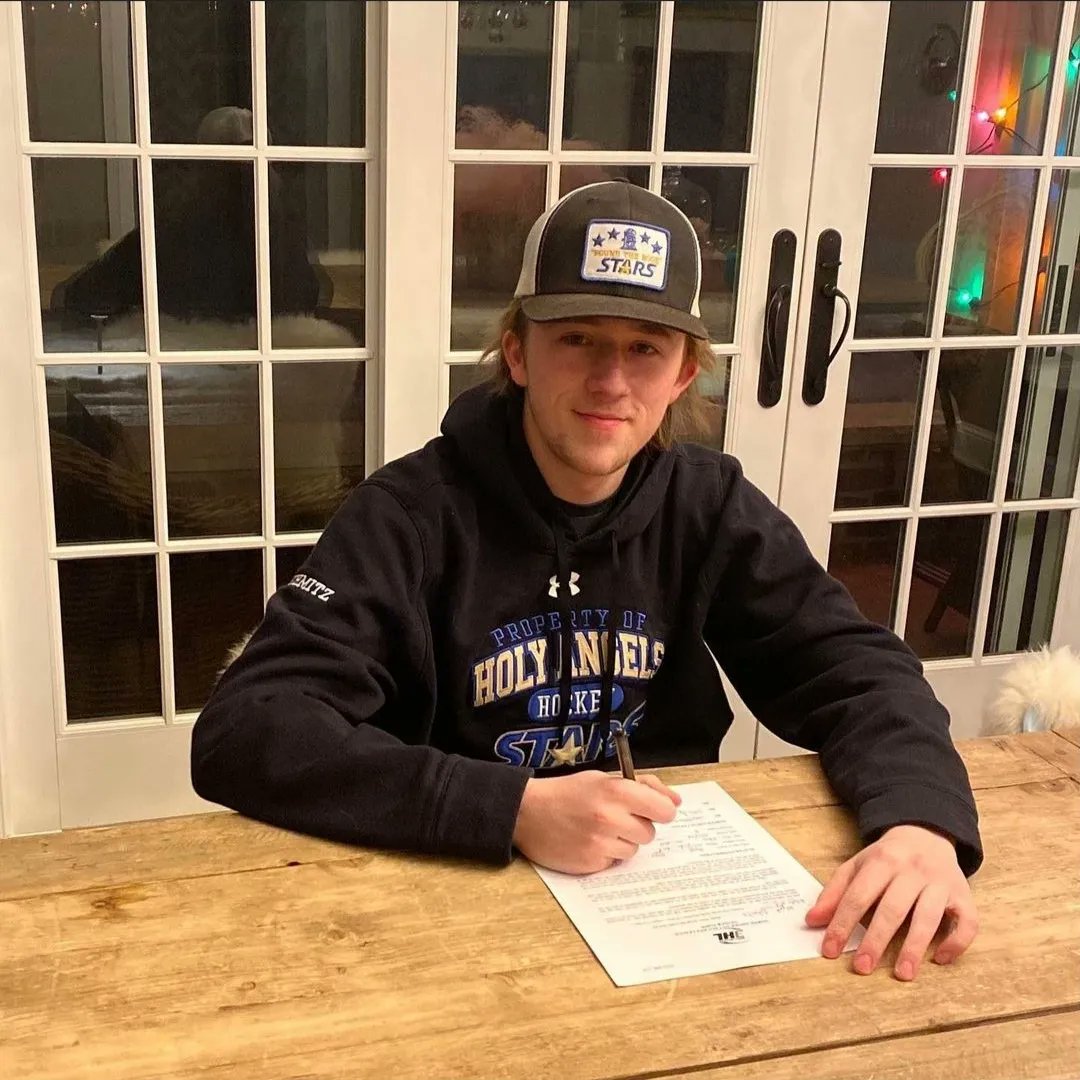 Welcome to the Wild, Wyatt Schmitz (D) from Edina, MN! 🔥🏒🔥

#gillettewildjrhockey #welcome #letsgetwild #defenseman