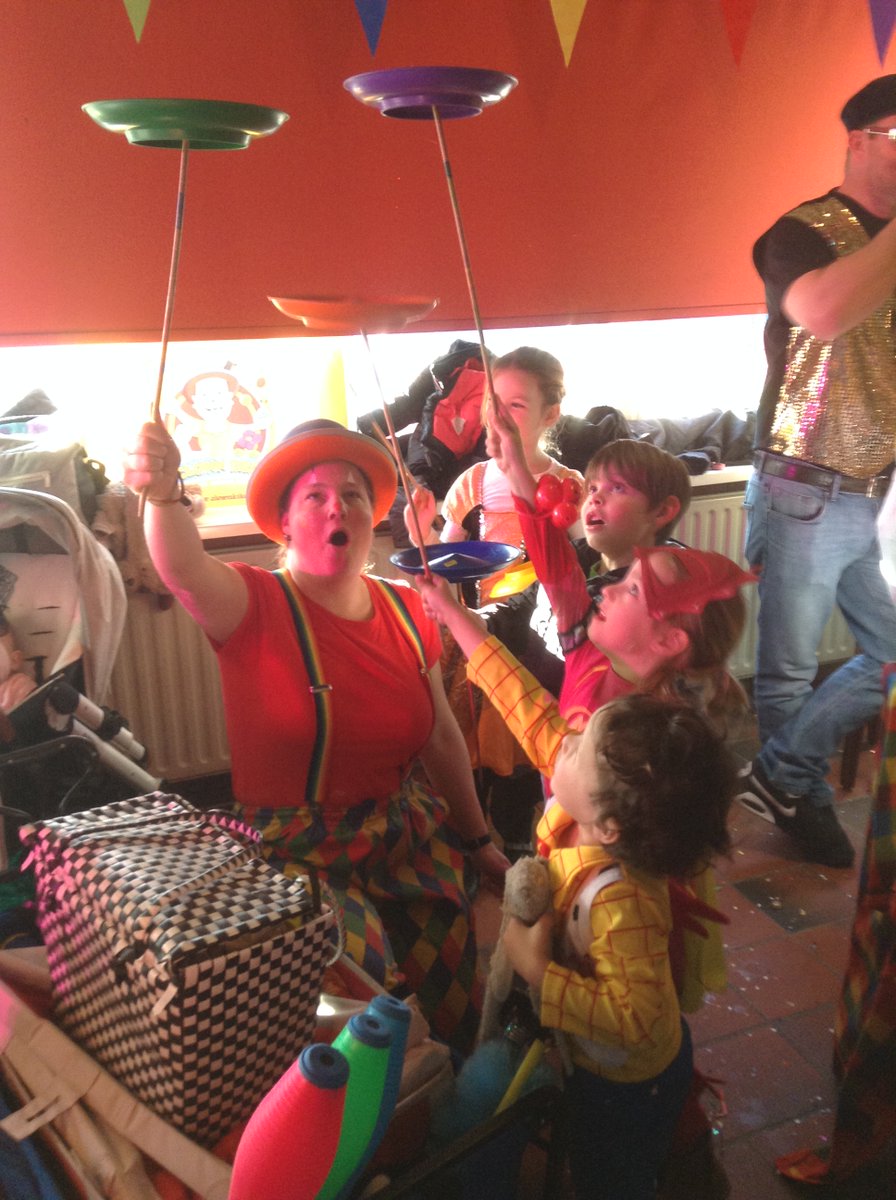 ClownKiko's tweet photo. Carnaval 2022!! 
Clown Kiko is open voor boekingen :) 

kiko@clownkiko.nl

#carnaval #kindercarnaval #clown #jongleershow #clownsshow #ballonnenclown https://t.co/f4sYTA8N7i