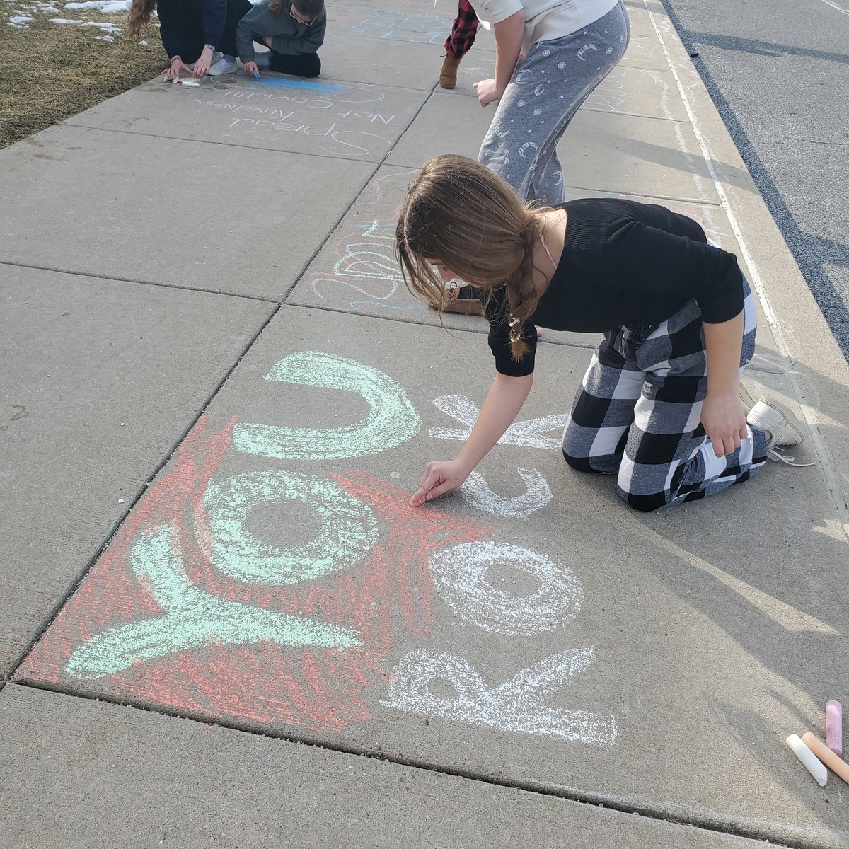 CMSFORClub1's tweet photo. These hands are hard at work spreading kindness at CMS! #cmsFORclub #bekindalways @hempfield @MummaPrincipal @AckCMS https://t.co/QD2eirwWXo