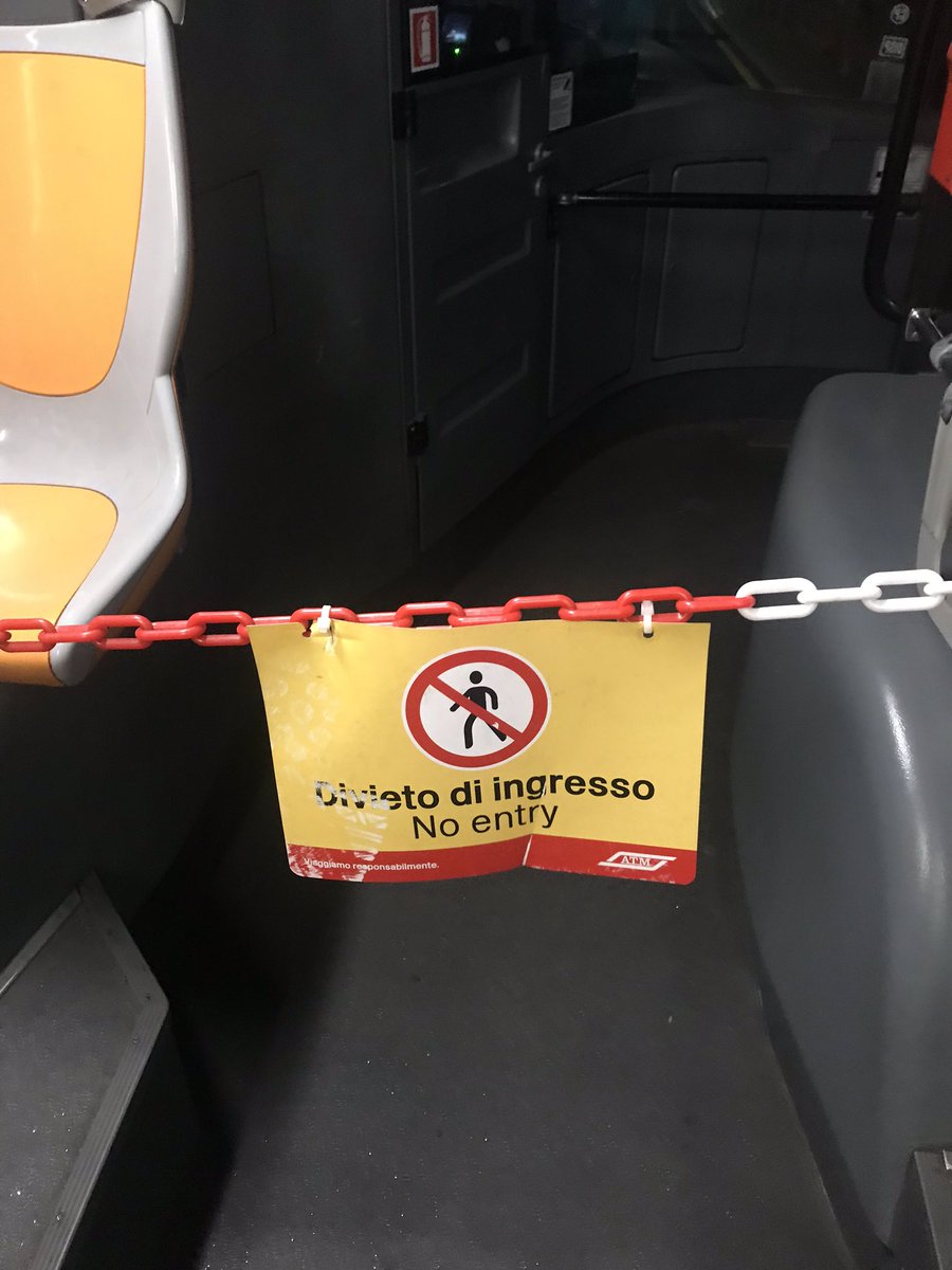 antonelladalex's tweet photo. .@atm_informa spiegatemi una cosa. Perché togliere questo spazio sui bus se gli autisti sono chiusi nella loro gabbietta? Per farci ammassare ancora di più? https://t.co/tu0yPufHWN