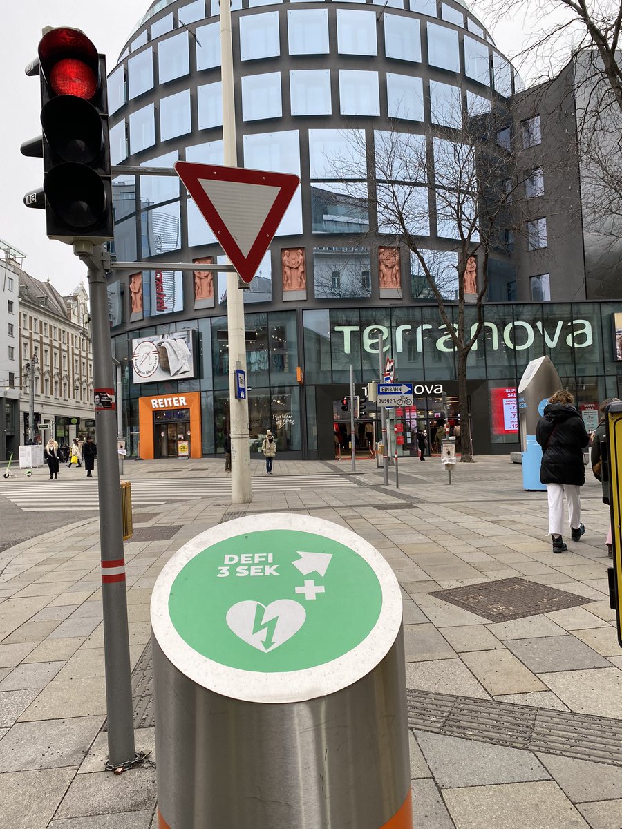 borjaboni6's tweet photo. Hace poco fui a Viena. Me gustó mucho, pero me gustó aún más por ver esto en la calle. https://t.co/bDllhYm1LE