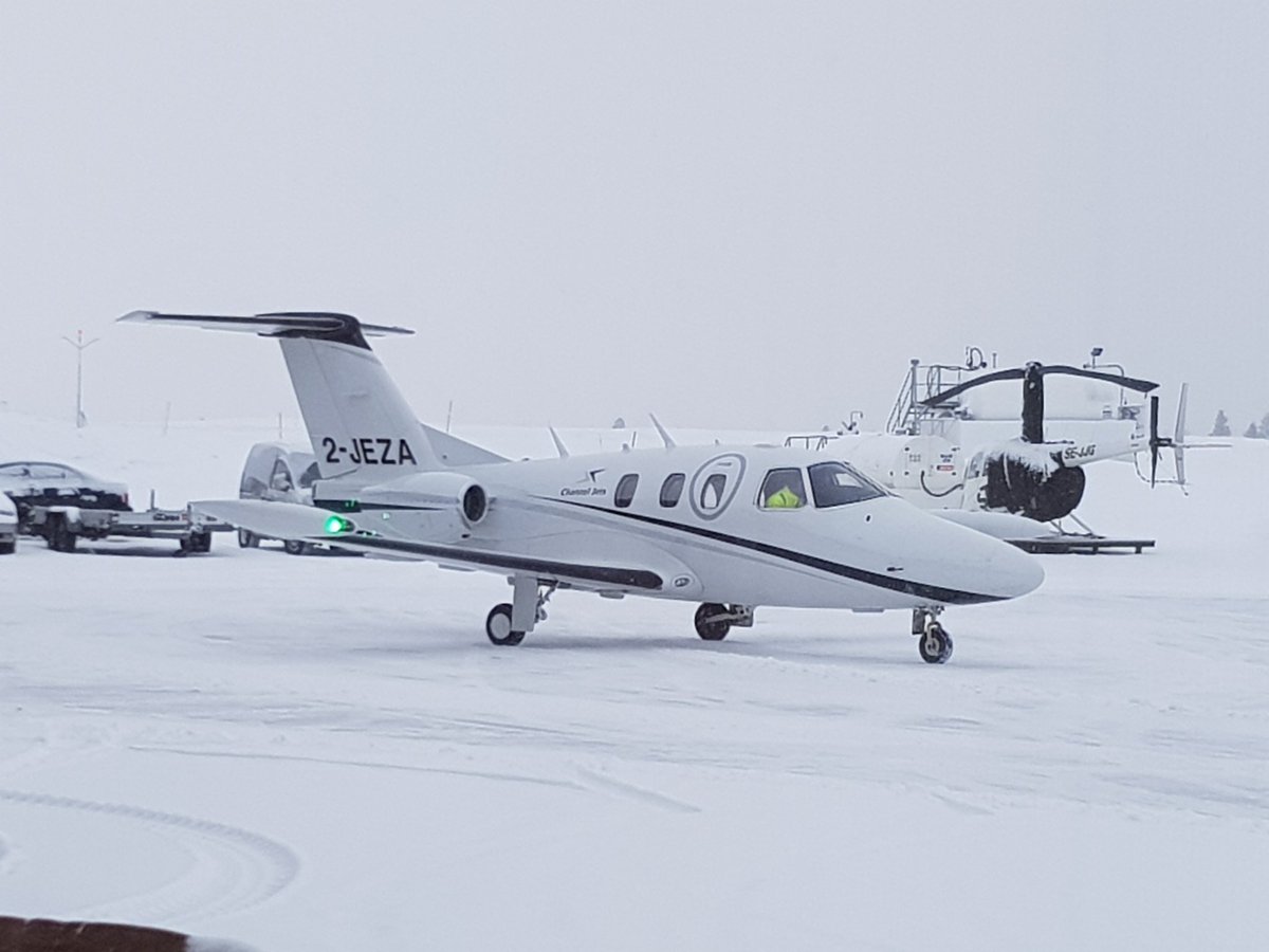 burny_burner's tweet image. Såg en udda fågel härom dagen. 
t.v #eclipse500. 2022.
t.h #eclipse500 med Capt. Bruce Dickinson på #Vernes 2014 på flygdagen. Foto: undertecknad