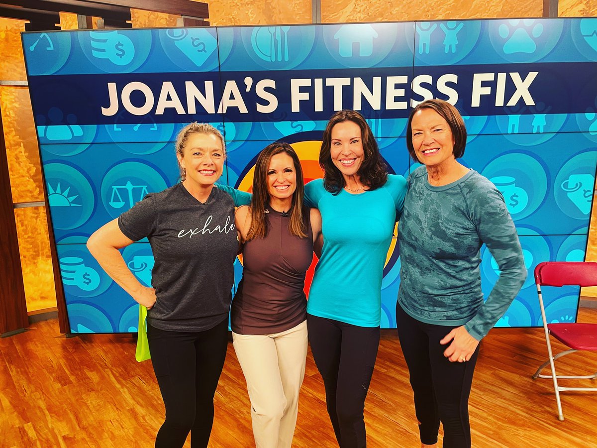 joanacanalskwgn's tweet photo. Working out with “Slim in 6” star @debbiesiebers and her sis can you believe these ladies are in their 60’s. Just proves what exercise can do. #slimin6 #joanasfitnessfix #seniorworkouts @greatdaycotv @channel2kwgn @PaulaHaddock
#fitness #fitnessgal #motivation #fitnesswear #50+ https://t.co/wm7uiGuL6U