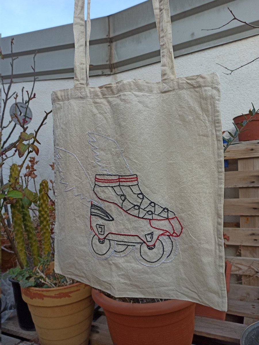 nova bossa per l'<a href="/Anscari_/">Anscari ❄️🛼</a> !! Uns patins voladors ben xulos🛼✨
#totebag #airgear #anime #TwitchStreamers