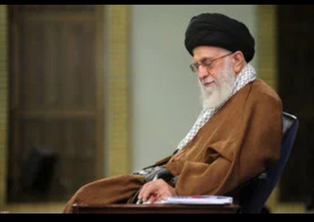 BanoMousavi's tweet photo. حضرت آیت الله خامنه‌ای در پیامی با ابراز خرسندی از اقدام افتخار آفرین تولیدکنندگان نوشت‌افزار ایرانی، تولید با کیفیت این محصول را برای هر کشوری مایه افتخار دانستند.
#صنعت_افتخارآفرین https://t.co/vaDoTY3Fun