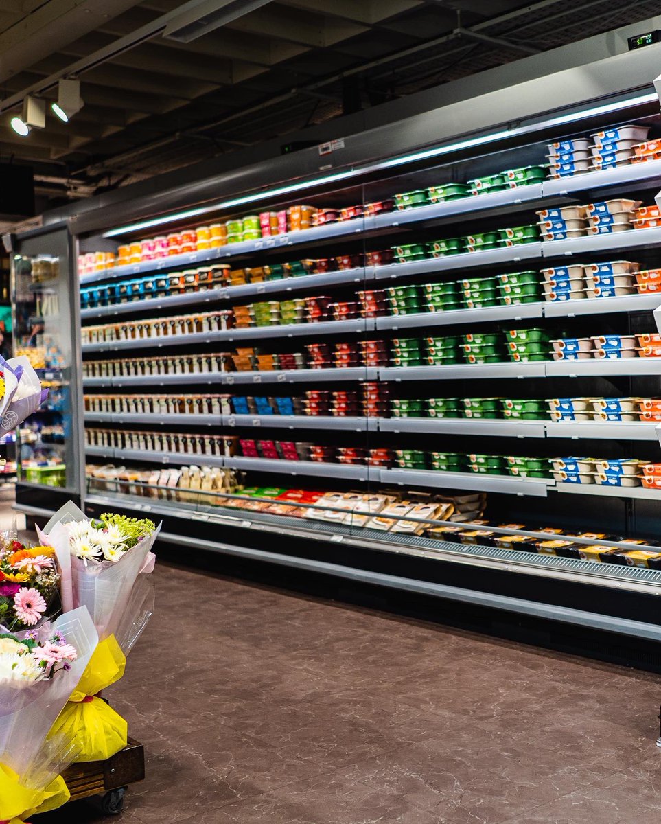 freshdublin's tweet photo. Fresh ‘Select’ at Heuston. We’ve packed a lot into our smallest format 🍃 All with service with a smile behind those masks 😀 #convenience #fresthegoodfoodmarket #freshselect #onthego #dublin #dublinshopping #discoverdublin #heustonstation https://t.co/EWZN9KtpNf