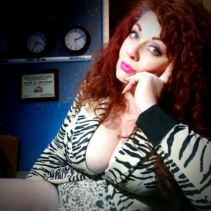 Miei carissimi amici un saluto da  il @ilmondodiatlantisclub_official da #jessicarizzo  https://t.co/wTXZjUBbQu  #attriciitaliane<a class="tags" target="_blank" title="On Twitter" href="/?out=eyJ0eXAiOiJKV1QiLCJhbGciOiJIUzUxMiJ9.eyJpYXQiOjE3MjE4Nzg3NzUsImlzcyI6InR3cG9ybnN0YXJzLmNvbSIsIm5iZiI6MTcyMTg3ODc3NSwiZXhwIjoxNzUzNDE0Nzc1LCJyZWRpcmVjdF91cmwiOiJodHRwczovL3R3aXR0ZXIuY29tL2lsbW9uZG9kaWF0bGFudGlzY2x1Yl9vZmZpY2lhbCJ9.ugbjLsRk9DNxTzLS2vnvnw6m6qlTJXa2omVxOJeKzbgCeYNuZ5wuk0QxzkNltfxRHYuCRdvOSdAvkS38L8pGYg">@ilmondodiatlantisclub_official</a><a href="/tag/selfie"class="tags"><span>#selfie</span></a><a href="/tag/beautiful"class="tags"><span>#beautiful</span></a><a href="/tag/actress"class="tags"><span>#actress</span></a><a href="/tag/photography"class="tags"><span>#photography</span></a><a href="/tag/artist"class="tags"><span>#artist</span></a>