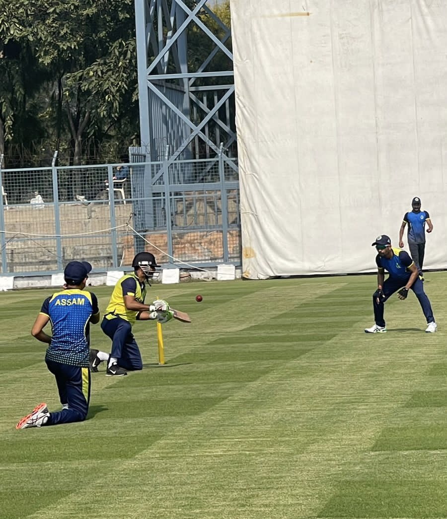 ajratra's tweet photo. Assam Team ready to go 🏏 🏏🏏
Keep pouring your good wishes n blessings !!
#AjayRatra #Coach #AssamTeam #RanjiTrophy #Preparations #ASSAMvsMAHARASHTRA #LahliCricketStadium https://t.co/sf392pR1PT