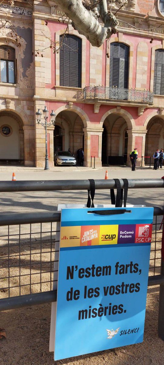 SeniorsxRep's tweet photo. Voldria demanar-vos que els ajudem i fem difusió del que fan i hi anem els que als matins podem.  Ni que sigui una estoneta per fer-los companyia. Us passo material seu.

Gràcies!! https://t.co/gFZniyQnNN