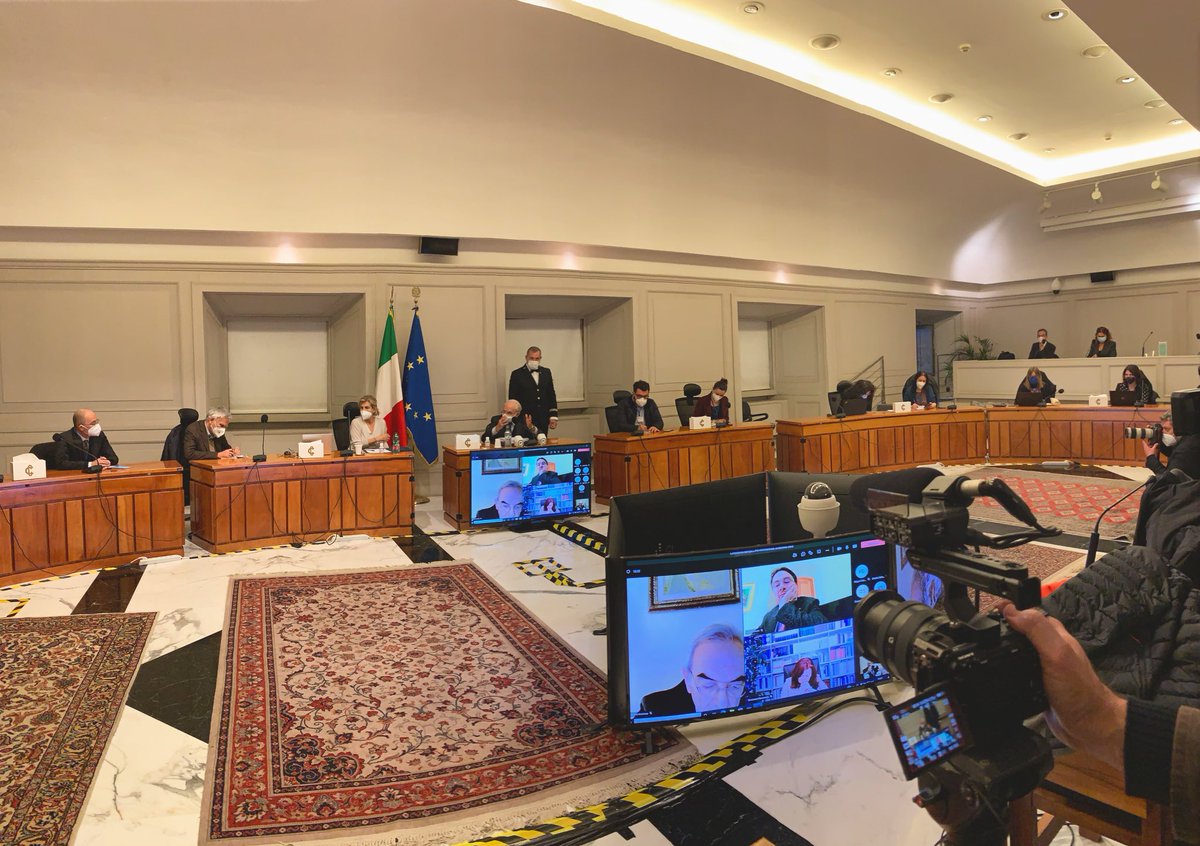 “Il referendum non era sull’eutanasia, era sull’omicidio del consenziente, e avrebbe legittimato quest’ultimo ben al di là dei casi per i quali si può parlare di eutanasia.”

Così il neopresidente della Corte Giuliano Amato, nella conferenza stampa di oggi sui #referendum.