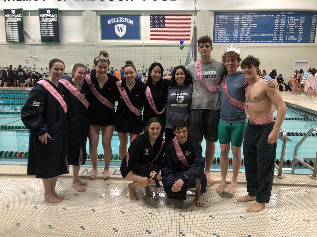 Willistonteams's tweet photo. We celebrate our Seniors today in the pool! 💚💙 @WillistonSwim @WillistonNS #ClassOf2022 #RingTheBell https://t.co/PdphSaP5f8