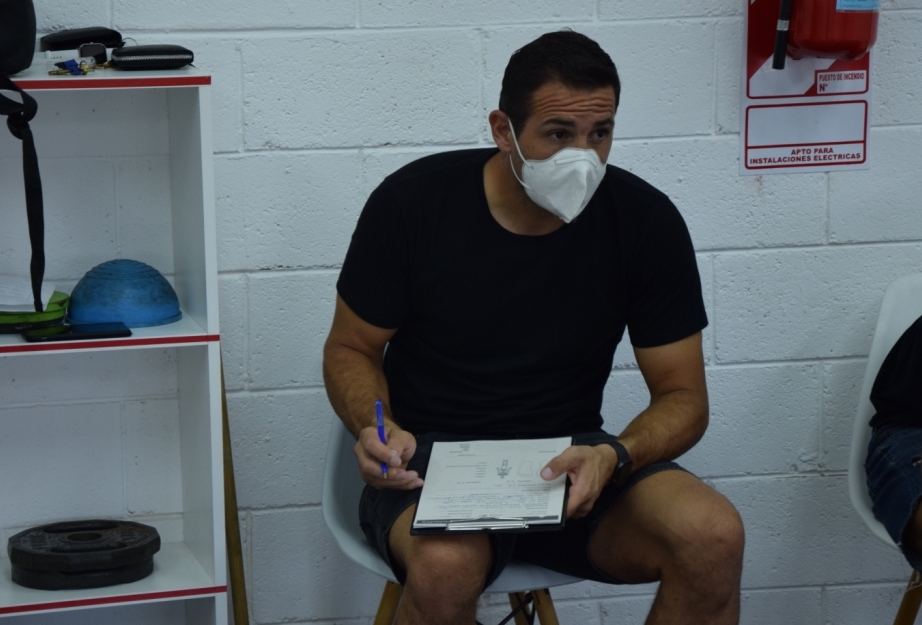 DeportesCba's tweet photo. 🔴⚪️ El plantel profesional de #Instituto pasó por el #PoloDeportivoKempes 🏟 para realizarse las evaluaciones biomecánicas en el laboratorio #Moplex que funciona en el #CARD, destinadas a la prevención y mejora del rendimiento 🦶⚽️. https://t.co/LevTcKObpM