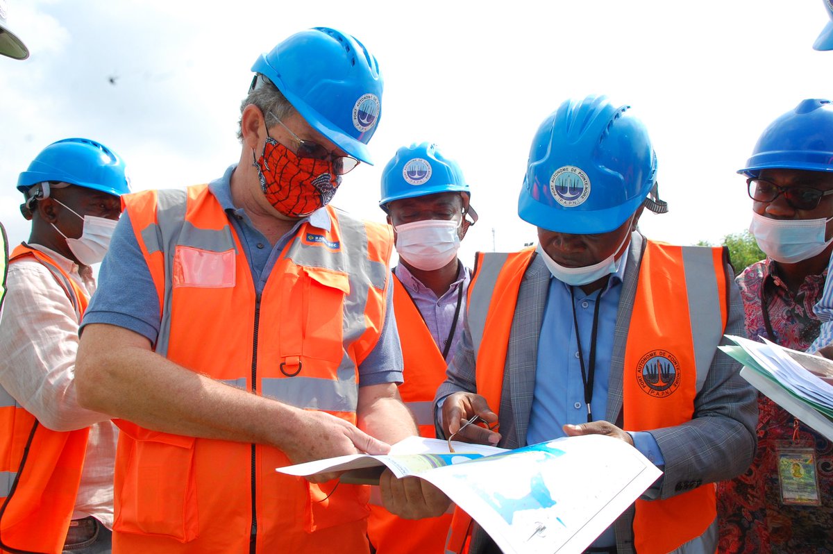 PapnCongo's tweet photo. 🚧 Visite des sites  des travaux de construction du port de pêche industrielle et de l'appontement pour la pêche artisanale dans le cadre de la mise en œuvre de la phase d'urgence du plan directeur de développement du Port de Pointe-Noire. Lire la suite➡️ https://t.co/j33z2ea7Bu https://t.co/pEU9594Wf0