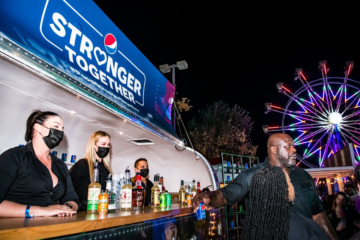 ShaqsFunHouse's tweet photo. It was epic to watch @SHAQ DJ this year's Halftime Show with @PepsiStronger. We lit up the room with Pepsi Blue and are thrilled to announce that for every ticket sold to this year's @ShaqsFunHouse, $1 will go towards Big Brothers Big Sisters community program! https://t.co/NjPEoIePIM
