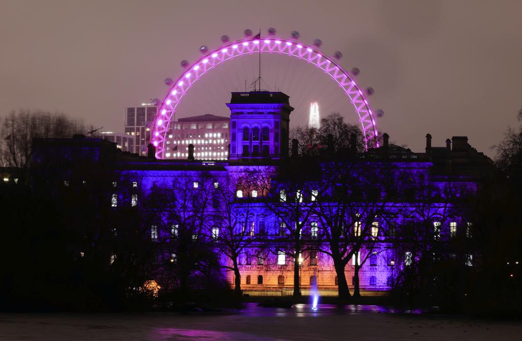 The Foreign, Commonwealth and Development Office is lit up with the colours of the Ukrainian flag as it stands in solidarity with the people of Ukraine. #StandwithUkraine